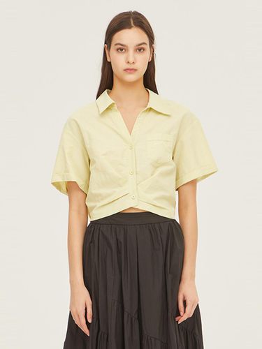 Elastic Banding Pleated Crop Shirt (SAWS47331LY) - Sisley - Modalova