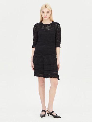 Scallop Textured A-line Knit Dress (SAKO32431BK) - Sisley - Modalova