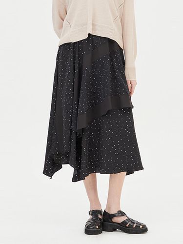 Tweety Overlapping Flare Dot Pattern Skirt (SASK41431BK) - Sisley - Modalova