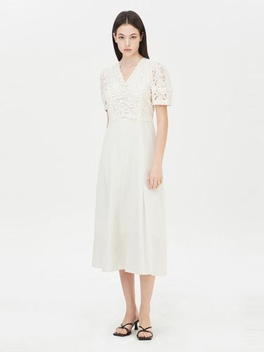 Lace Shirring V-neck Dress (SAOP39431CR) - Sisley - Modalova