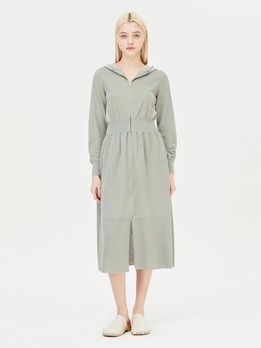 Woven Patch Hooded Full-zip Knit Dress (SAKO31431KA) - Sisley - Modalova