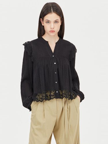 Lace Shirring Cotton-Rayon V-neck Blouse [Black Tea] (SAWS32431BK) - Sisley - Modalova