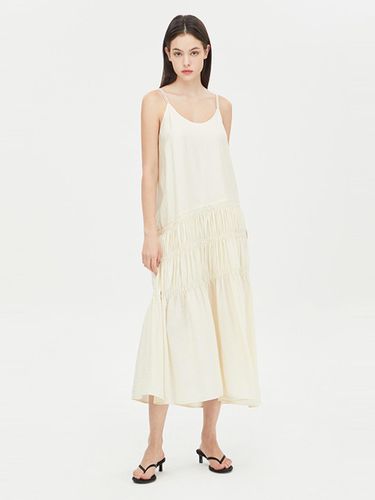 Smocking Rayon Blend Slip Dress (SAOP84431BE) - Sisley - Modalova