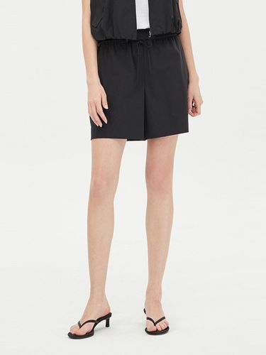 Nylon Blend Banding Short Pants [Black] (SAPT44431BK) - Sisley - Modalova