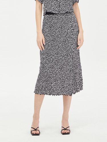 Clover Print Elastic Banding Long Wrinkle-textured Skirt [Navy] - Sisley - Modalova