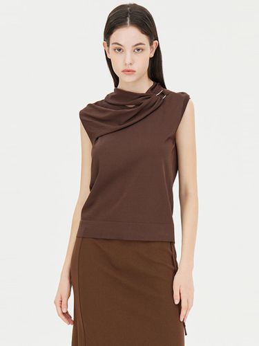 High Neck Drape Sleeveless Ring Detail Knit Top [Brown] (SAKP02441BR) - Sisley - Modalova