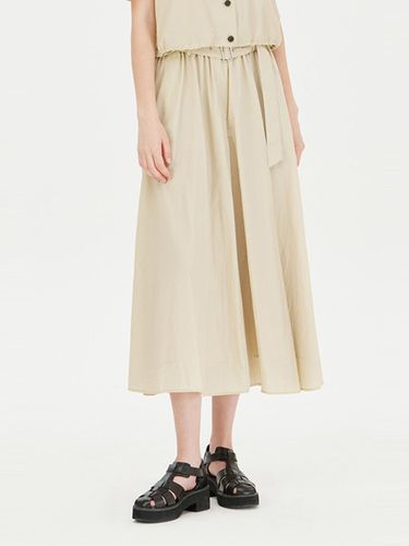 Belted Wide-fit Nylon Culottes Pants (SAPT03441BG) - Sisley - Modalova