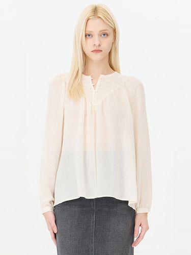 Smocking Shirring Round Neck Blouse [Ecru] (SAWS15441CR) - Sisley - Modalova