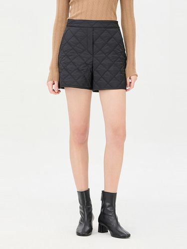 Brandy Quilted Elastic Waist Short Pants (SAPT36461BK) - Sisley - Modalova