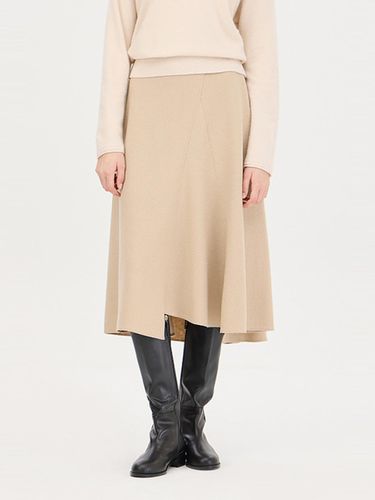 Fair Cut Asymmetrical Flare Skirt (SASK37461BG) - Sisley - Modalova