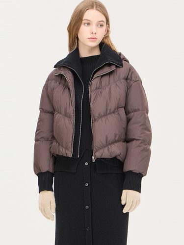 Knit Contrast High Neck Short Padded Jacket [Brown] (SAPD31461BR) - Sisley - Modalova