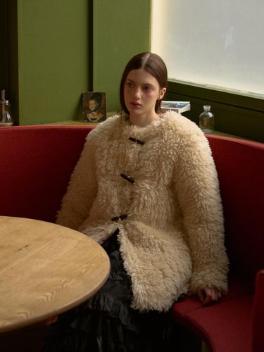 Toggle Button Embossed Fur Jacket - leterie - Modalova