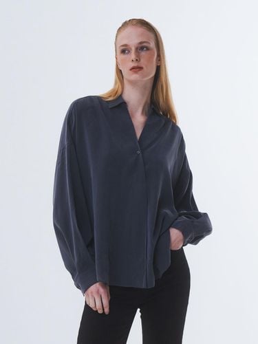 Buttonless Curved Hem Blouse [] - Emin & Paul - Modalova