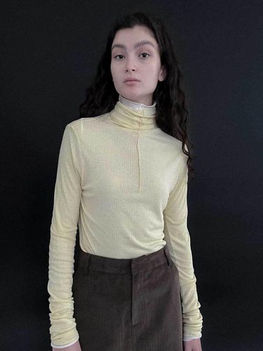 Tencel Slim Fit Long Sleeve Turtleneck [Buttery Yellow] - Studio Salt - Modalova