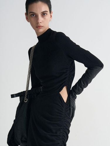 Mock Neck Side Shirring Knit Dress [Black] - MAGJAY - Modalova