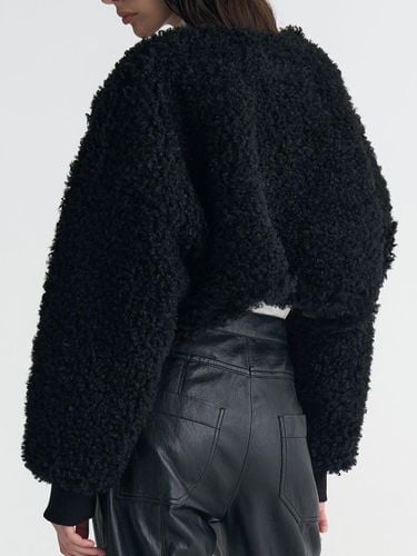 Volume Fur Cropped Jumper [Black] - MAGJAY - Modalova