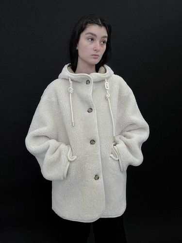 Sheepskin Hooded Mustang Jacket [] - Studio Salt - Modalova