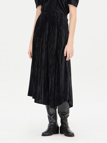 Embossed Texture Velvet Unbalanced Full Skirt (SASK36461BK) - Sisley - Modalova