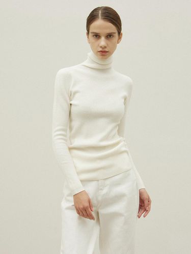 Essential Soft Wool Turtleneck Top [Ivory] - OVEOF - Modalova