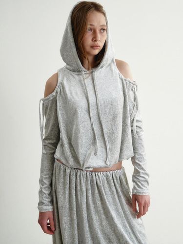 Shoulder Cut-Out Velvet Hooded Jacket [Grey] - GIMMETHEYOUNG - Modalova