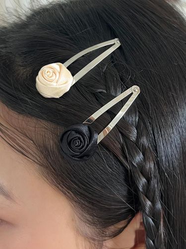 Handmade Rosebud Daily Hair Pin - FANTASTIC PLANET - Modalova