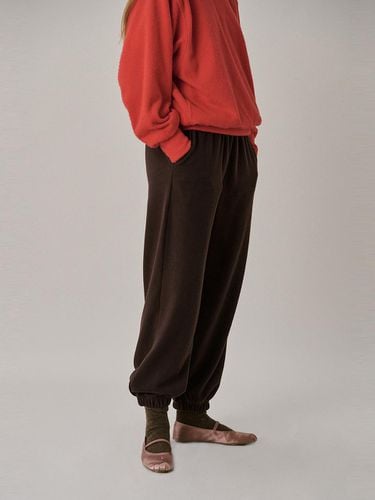 Soft High-Stretch Double Waistband Jogger Pants [BROWN] - JUNEJUNE SPACE - Modalova