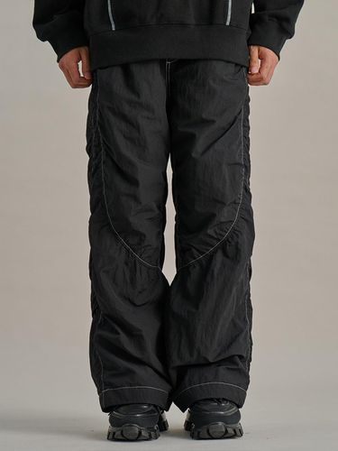 Curved Stitch Padded Semi-Wide Pants [BLACK] - NONTYPE - Modalova