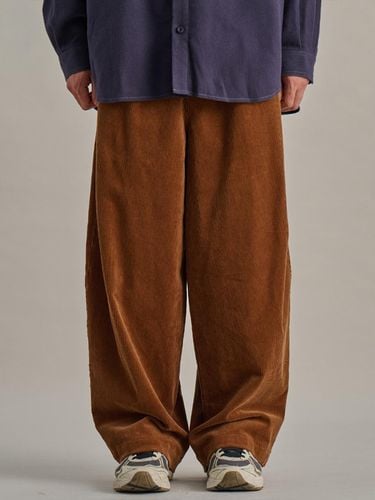 Corduroy One Tuck Wide Pants [Camel] - NONTYPE - Modalova