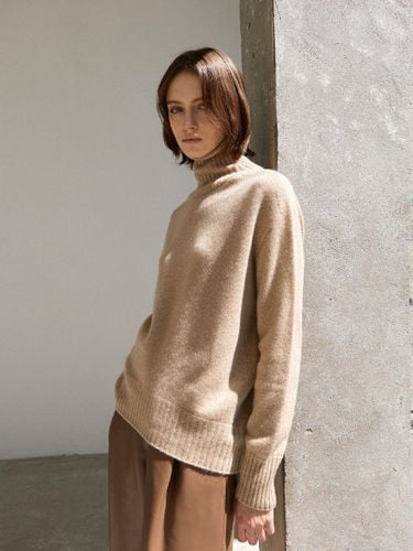 Seamless Cashmere Turtleneck Knit Top [Beige] - Mare di mari - Modalova