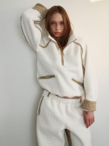 Soft Wool Pullover with Leather Binding and Adjustable Hem [Ivory] - GIMMETHEYOUNG - Modalova