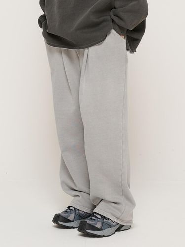 Pigment Dyed Fleece Lined Wide Straight Training Pants [GRAY] - CARGOBROS - Modalova