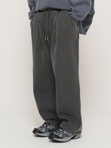 Fleece-lined Wide Straight Training Pants [Charcoal] - CARGOBROS - Modalova