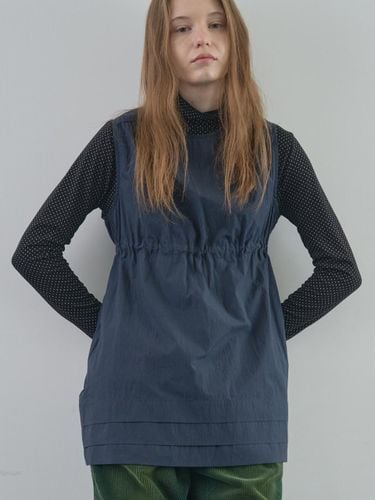 Shirring Cotton-Nylon Sleeveless Blouse [Navy] - VANISHMENT - Modalova