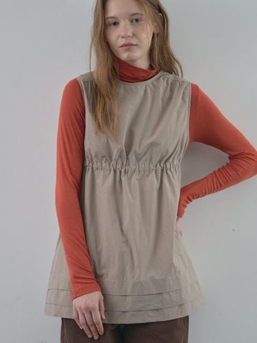 Shirring Cotton-Nylon Sleeveless Blouse [Beige] - VANISHMENT - Modalova