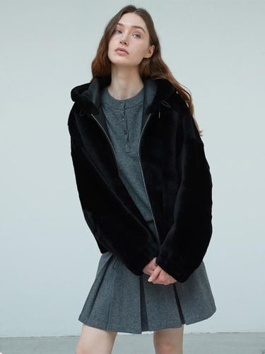 Spanish Fur Reversible Hooded Coat [Black] - VERDEMAR - Modalova