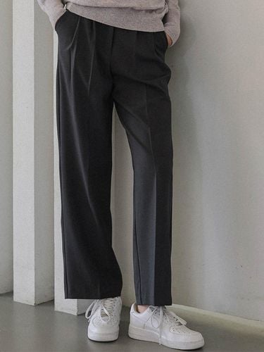 Basic Two Tuck Tailored Slacks [Charcoal] - DEHEVE - Modalova