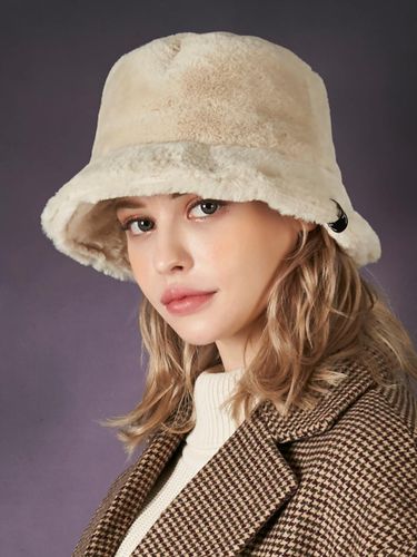 Fur Logo Premium Bucket Hat [Cream] - VARZAR - Modalova