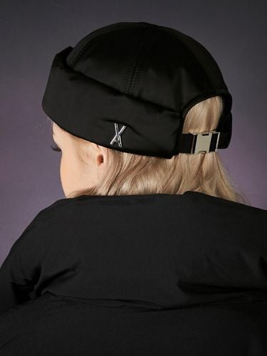 Heavy Padded Metal Buckle Polyester Watch Cap [Black] - VARZAR - Modalova