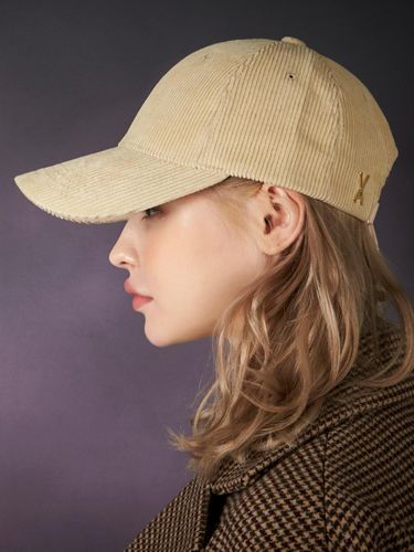 Overfit Long Brim Cotton Corduroy Ball Cap [Cream] - VARZAR - Modalova