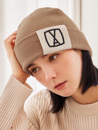 Square Label Premium Blend Beanie [Beige] - VARZAR - Modalova