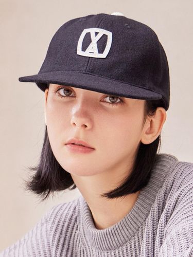 VA Square Appliqu Wool Baseball Cap [Black] - VARZAR - Modalova