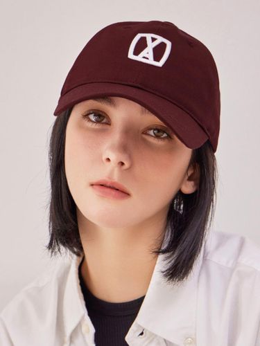 D Square VA Designer Ball Cap [Red Bean] - VARZAR - Modalova