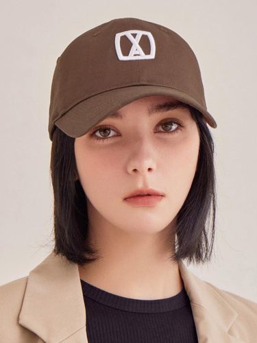 D Square Oversized Cotton Ball Cap [BROWN] - VARZAR - Modalova