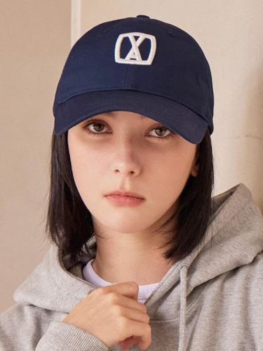 D Square Oversized Cotton Cap [Navy] - VARZAR - Modalova