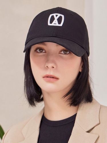 D Square Oversized Cotton Ball Cap [Black] - VARZAR - Modalova