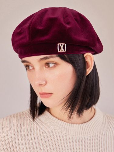 Square Stud Octagon Velvet Beret [Burgundy] - VARZAR - Modalova