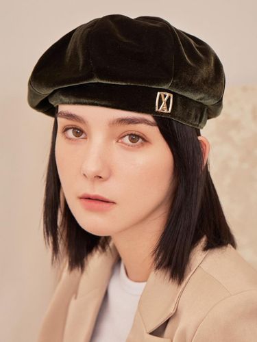 Square Stud Octagon Velvet Beret [Khaki] - VARZAR - Modalova