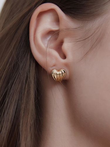 Delicate Premium Heart Shell Earring - byweekend - Modalova