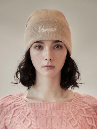 Chain Logo Natural Acrylic Beanie [Beige] - VARZAR - Modalova