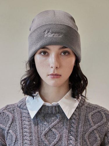 Chain Logo Natural Acrylic Beanie [Gray] - VARZAR - Modalova